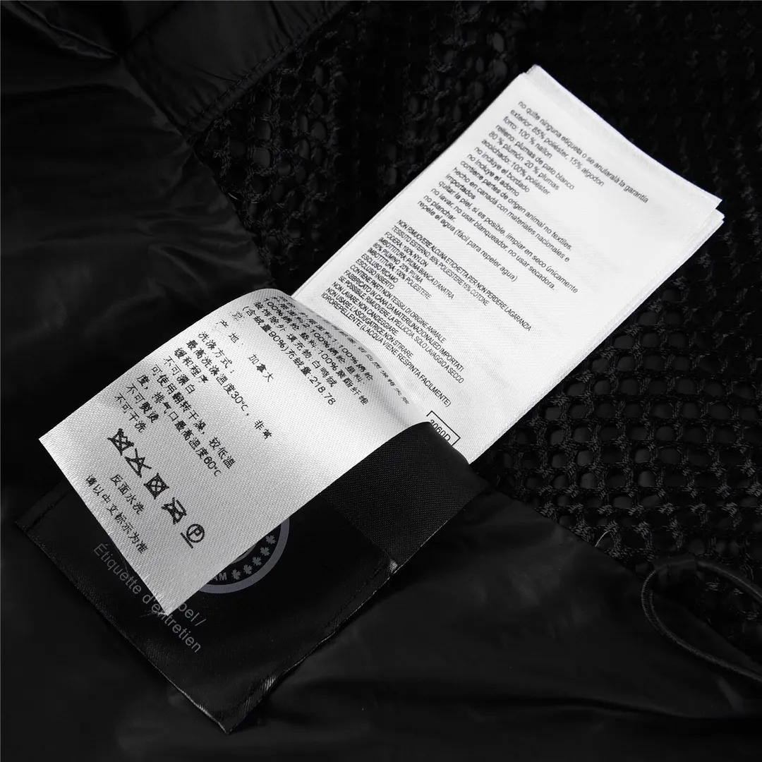 P780 CANADA GOOSE/Canada Goose Junction/3M Reflective Black Label Parker/2602LB Ouyang Nana's same Junction Parker is made of CORDURA@'s super-soft EnduraLuxe fabric, which enhances the durability of easy-to-wear parts, making it lightweight and durable. 360-degree reflective strips on the collar improve visibility in low-light environments. Features a removable hood for easy transition into warmer weather. Removable premium insulated hood can be adjusted both ways Color: Black White Sizes: XS-XXL